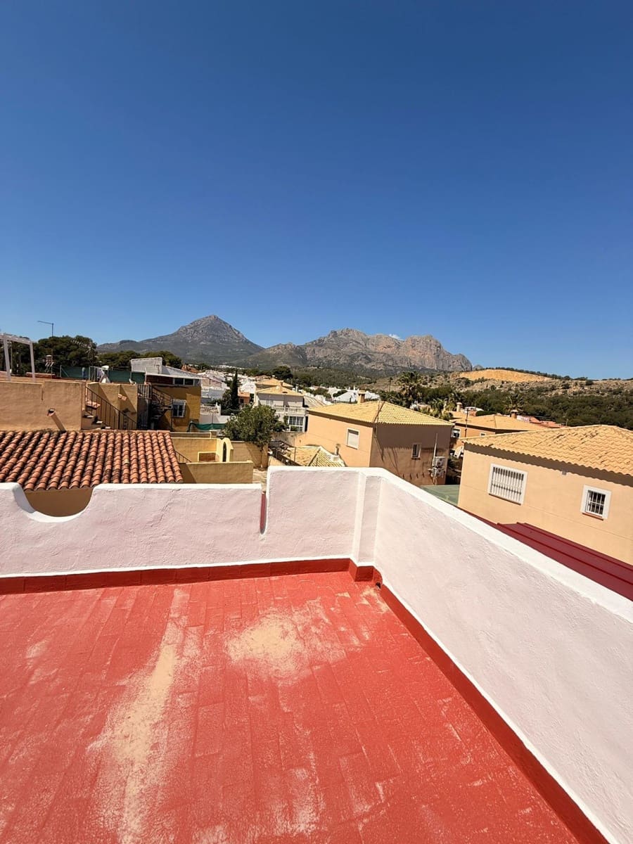 4 soveværelse Semi-Rækkehus til salg i La Nucia med swimmingpool garage - € 393.000 (Ref: 9791015)