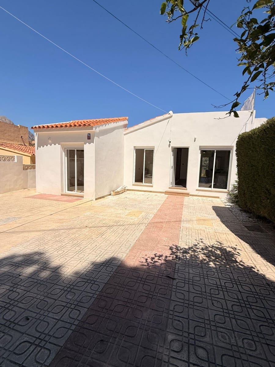 4 soveværelse Semi-Rækkehus til salg i La Nucia med swimmingpool garage - € 393.000 (Ref: 9791015)