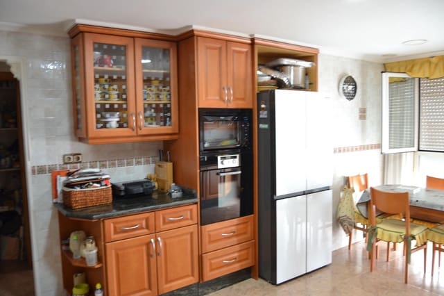 4 sovrum Lägenhet till salu i Elche / Elx med garage - 365 000 € (Ref: 9822897)