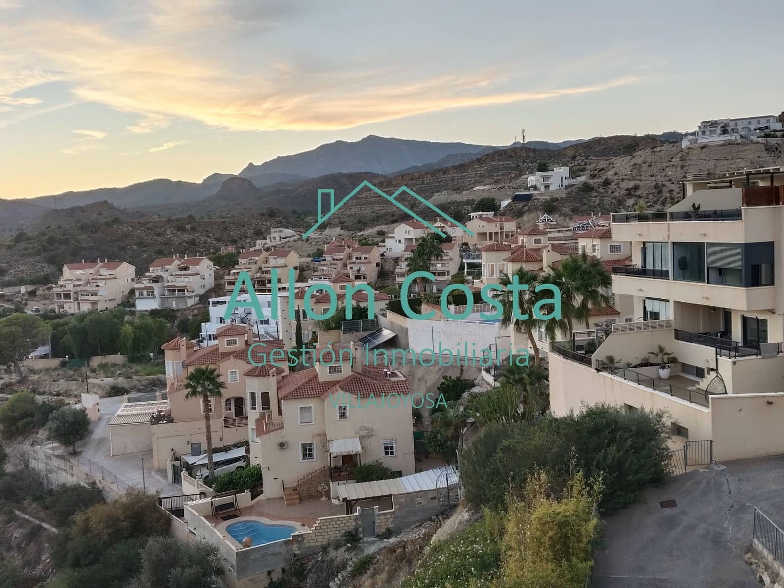 2 sovrum Bungalow till salu i La Villajoyosa / Vila Joiosa med pool garage - 260 000 € (Ref: 10180158)