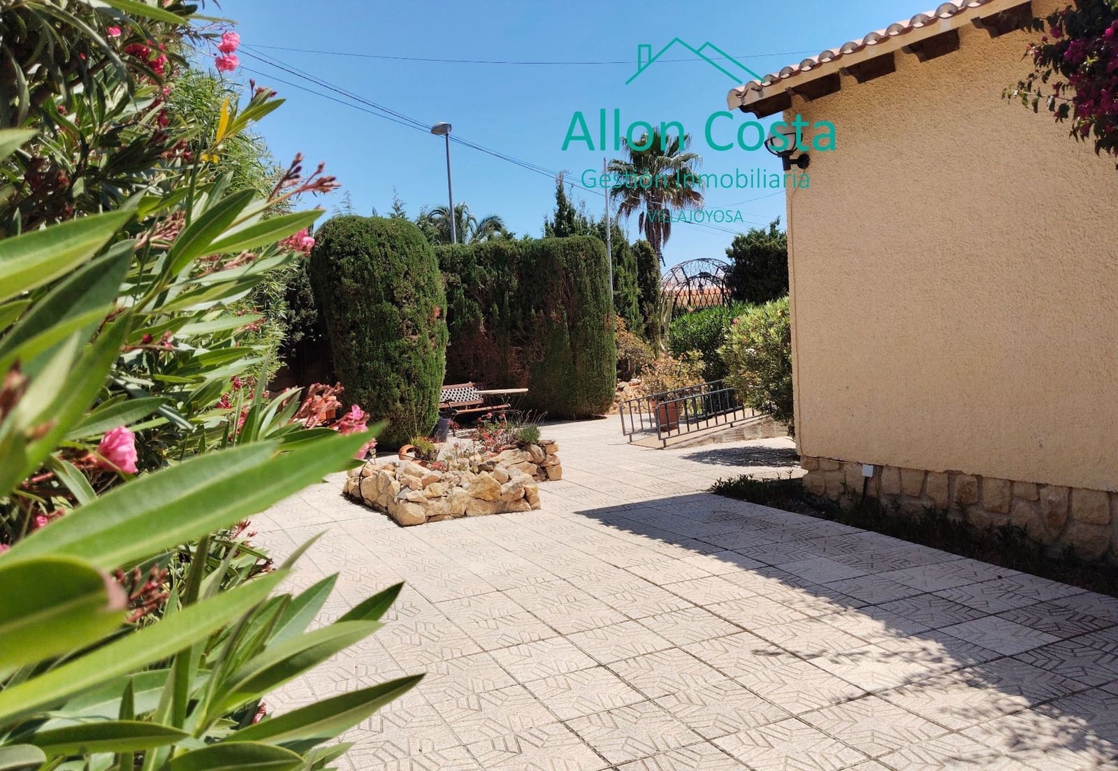 8 bedroom Villa for sale in La Nucia with pool garage - € 621,000 (Ref: 9918711)