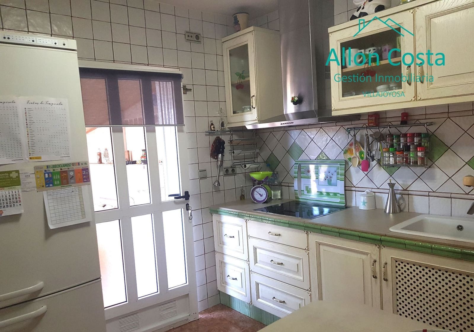 5 bedroom Bungalow for sale in La Villajoyosa / Vila Joiosa with garage - € 345,000 (Ref: 9964914)