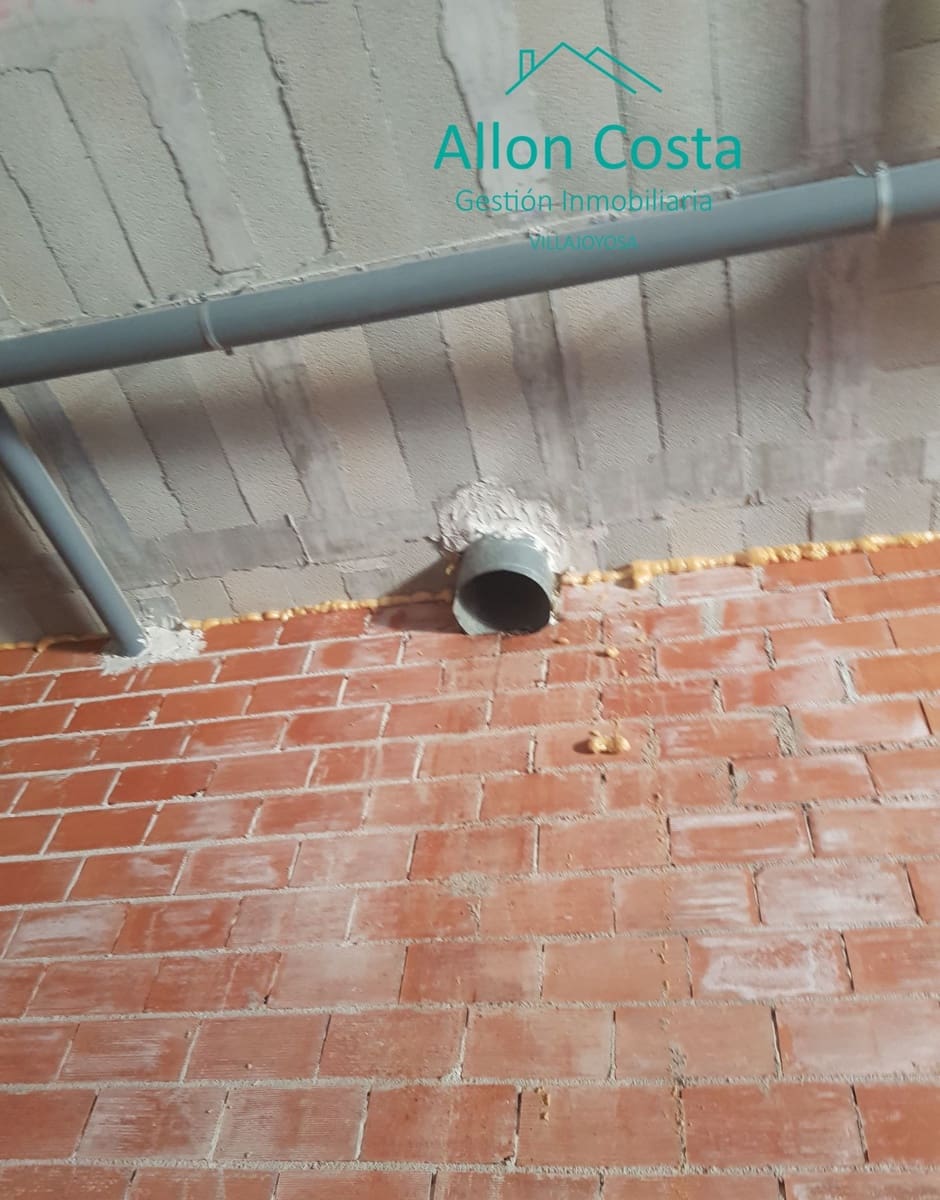Commercial for sale in La Villajoyosa / Vila Joiosa - € 187,000 (Ref: 9964917)