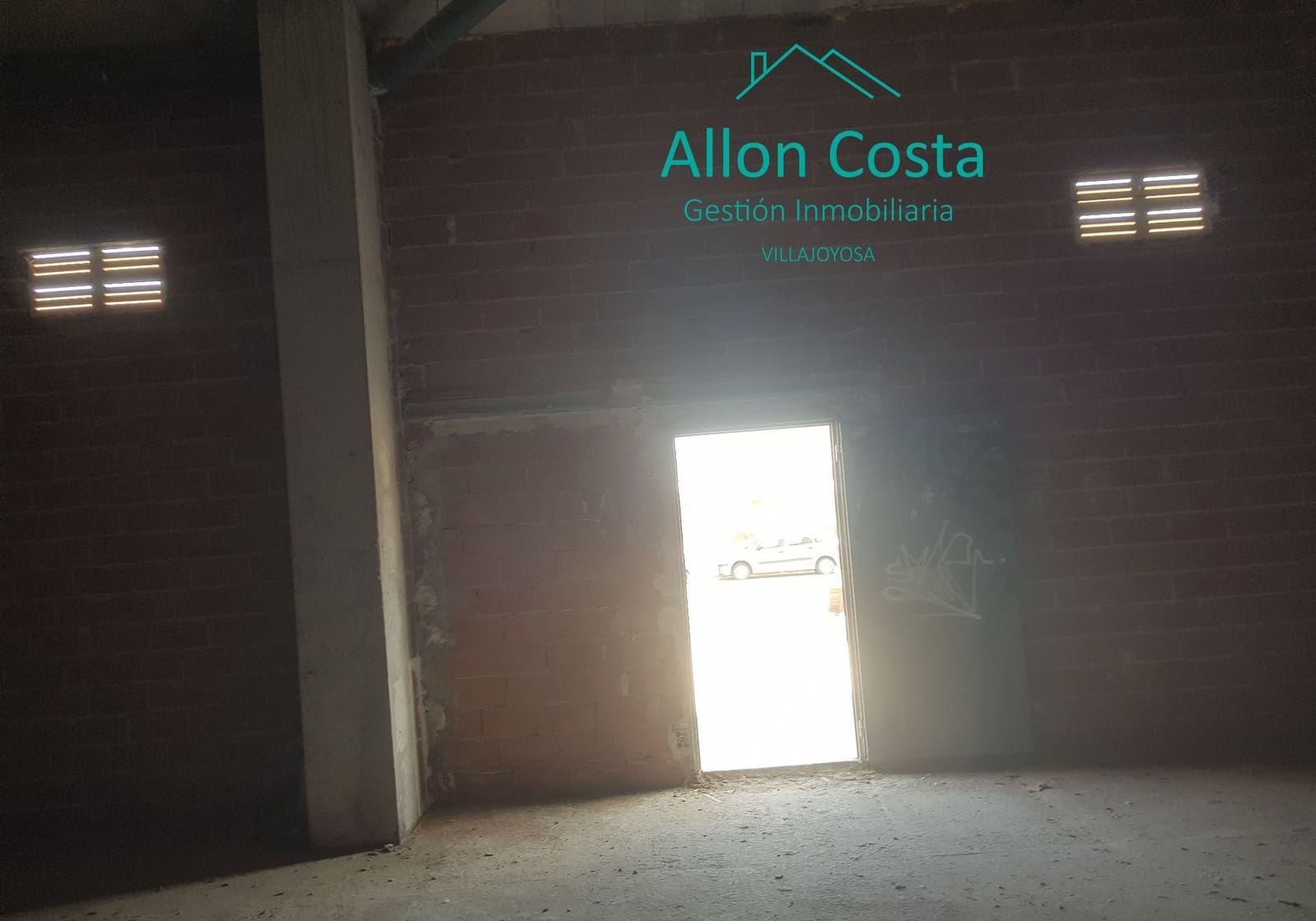 Commercial for sale in La Villajoyosa / Vila Joiosa - € 187,000 (Ref: 9964917)