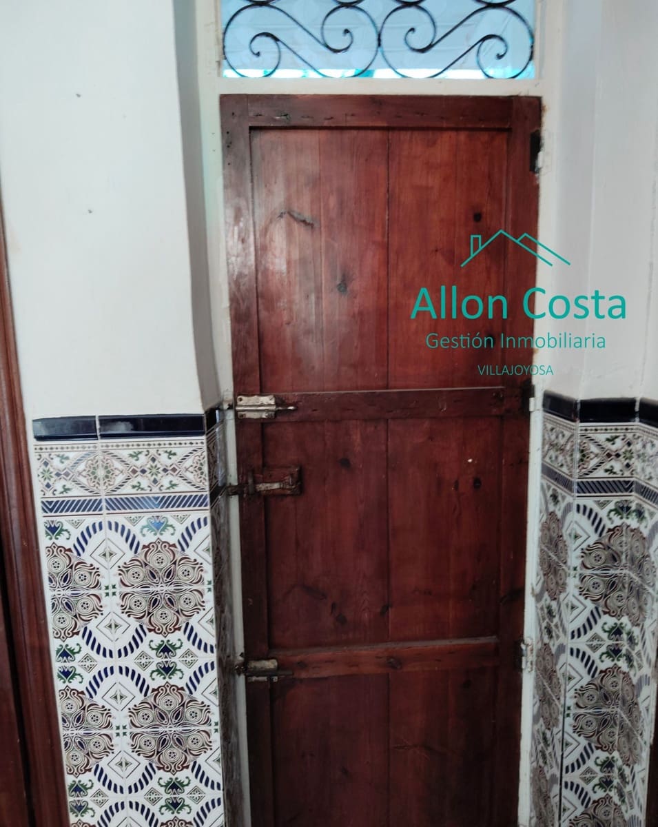 2 bedroom Semi-detached Villa for sale in La Villajoyosa / Vila Joiosa - € 130,000 (Ref: 9964924)
