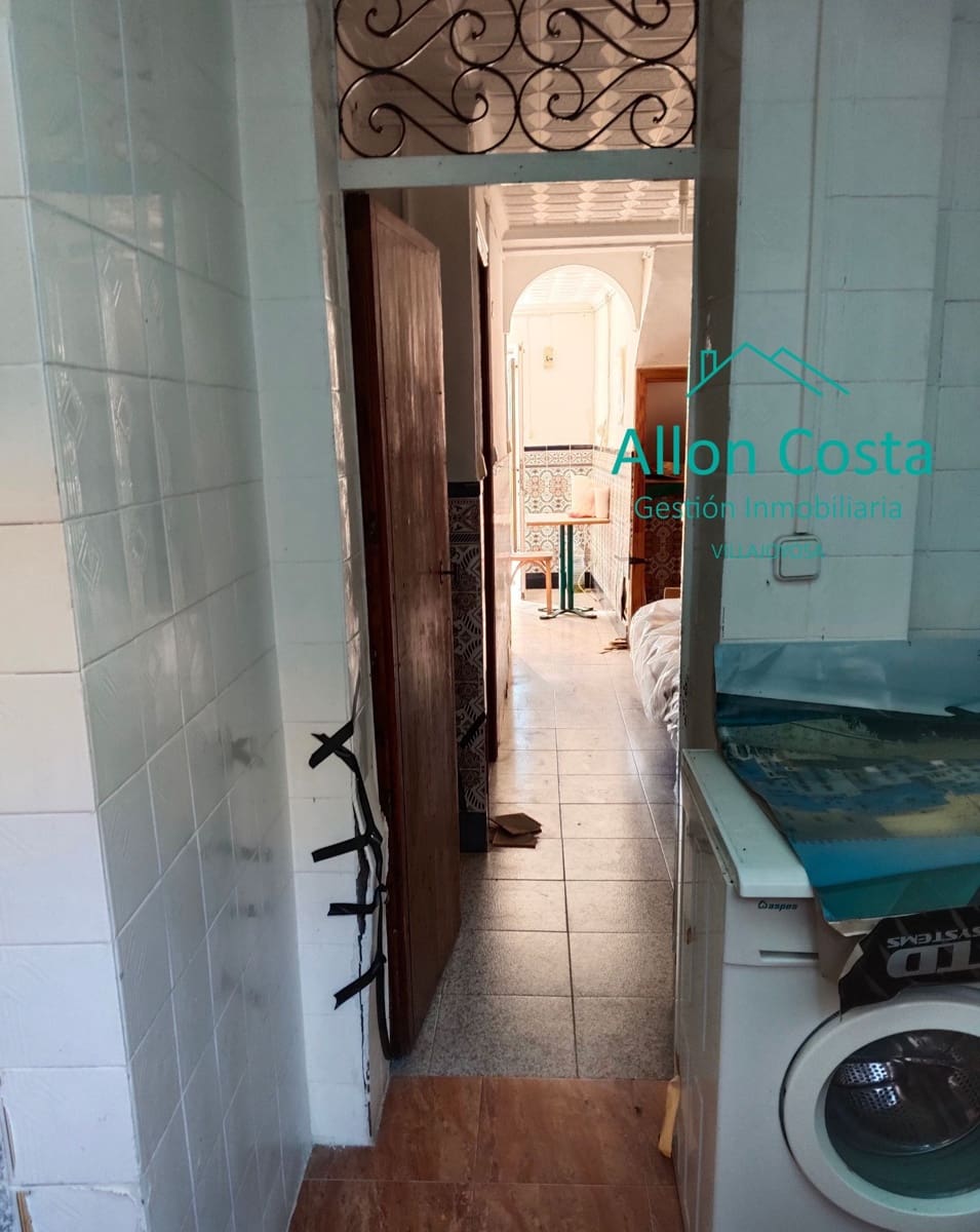 2 bedroom Semi-detached Villa for sale in La Villajoyosa / Vila Joiosa - € 130,000 (Ref: 9964924)