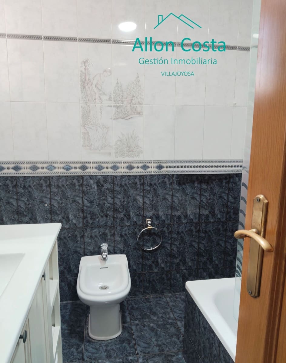 3 bedroom Flat for sale in La Villajoyosa / Vila Joiosa - € 160,000 (Ref: 9964926)