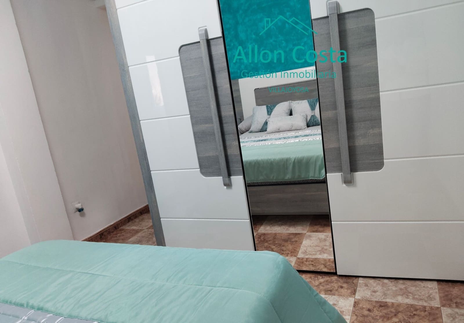 3 bedroom Flat for sale in La Villajoyosa / Vila Joiosa - € 160,000 (Ref: 9964926)