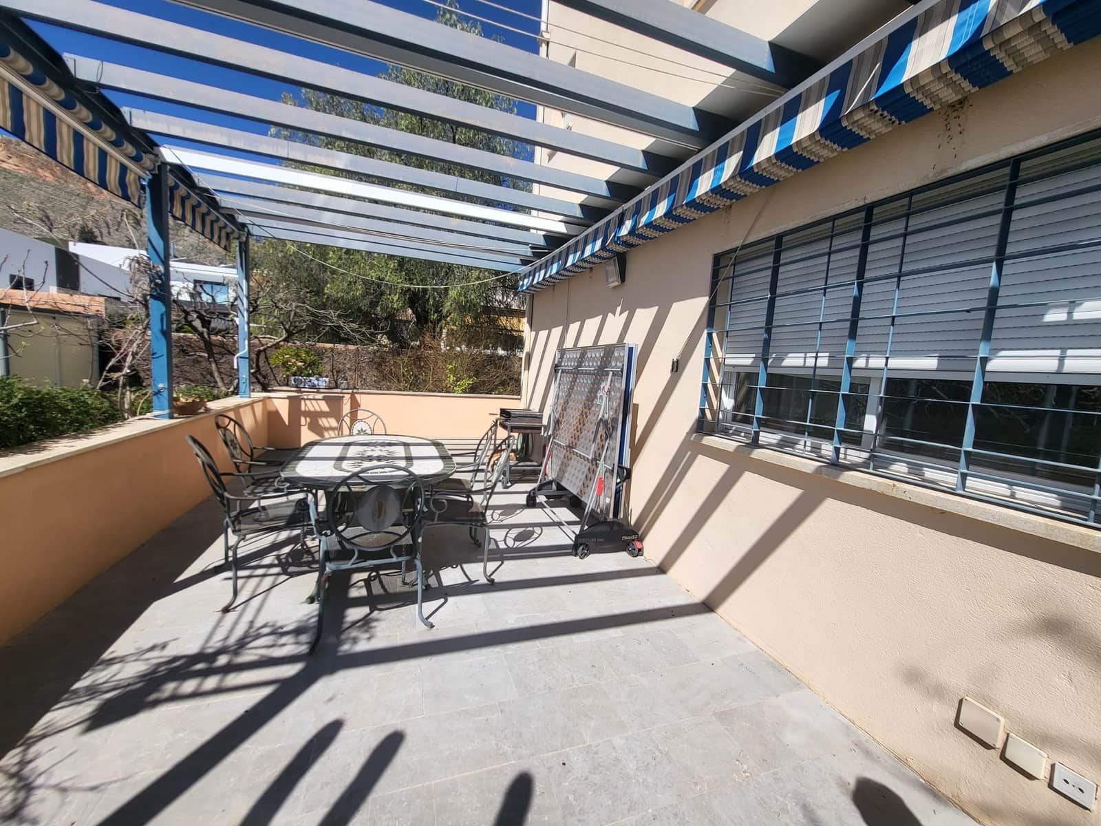 Villa til salgs i Albolote med svømmebasseng garasje - € 410 000 (Ref: 10175380)