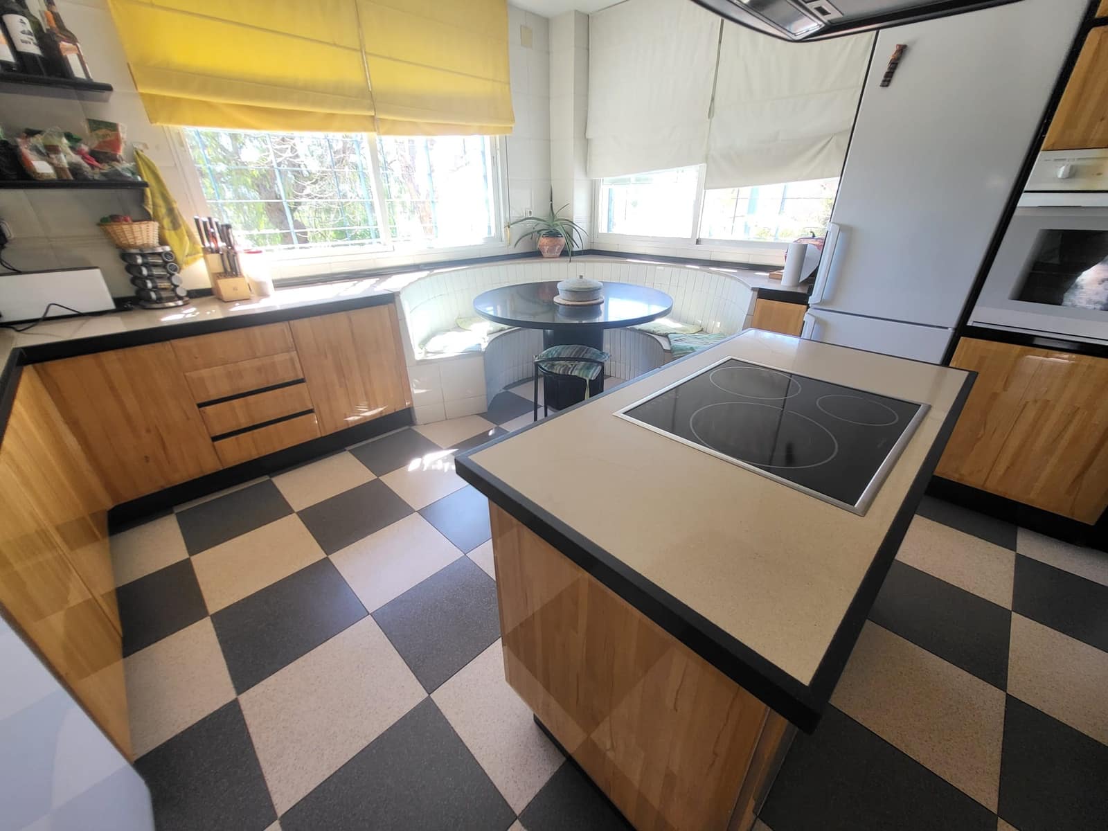 Villa til salgs i Albolote med svømmebasseng garasje - € 410 000 (Ref: 10175380)