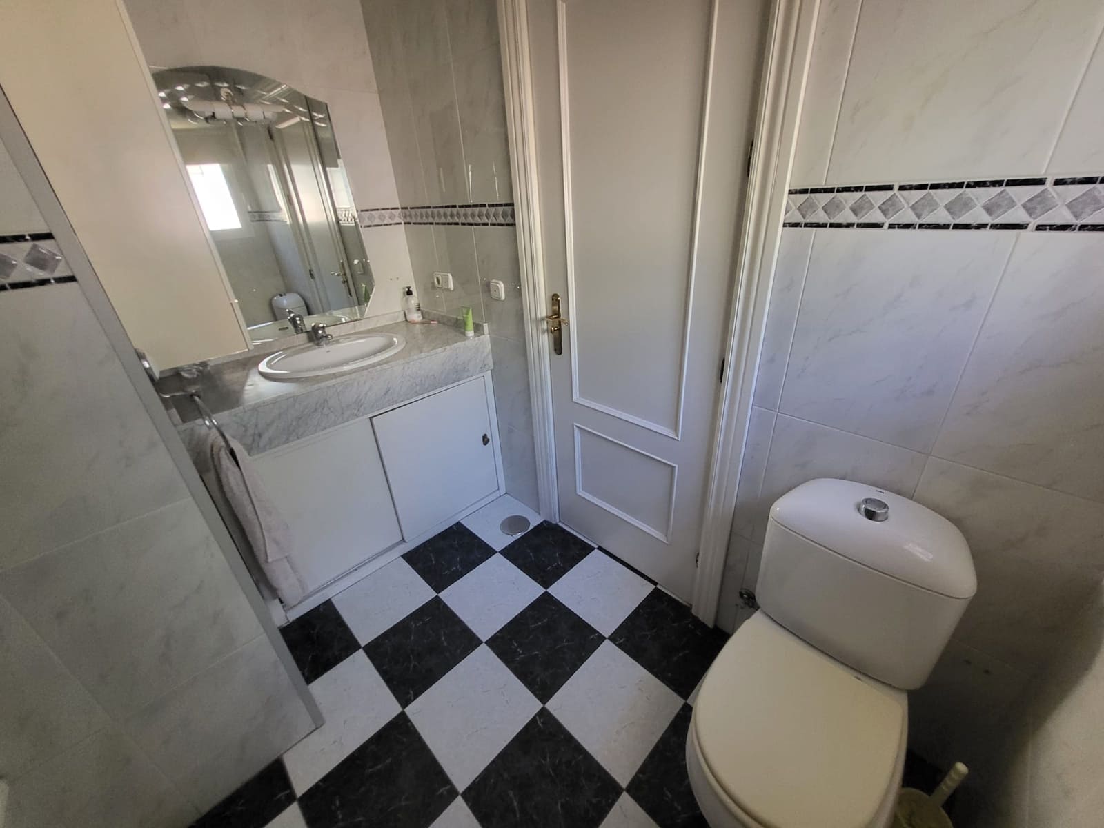 Villa til salgs i Albolote med svømmebasseng garasje - € 410 000 (Ref: 10175380)