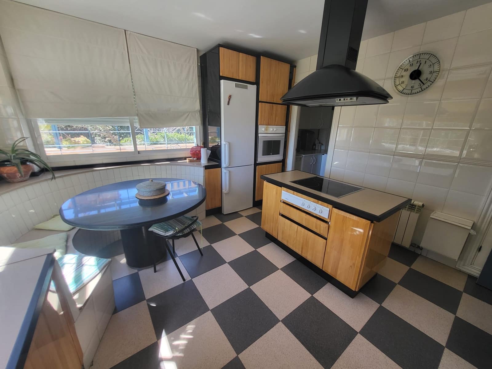 Villa til salgs i Albolote med svømmebasseng garasje - € 410 000 (Ref: 10175380)