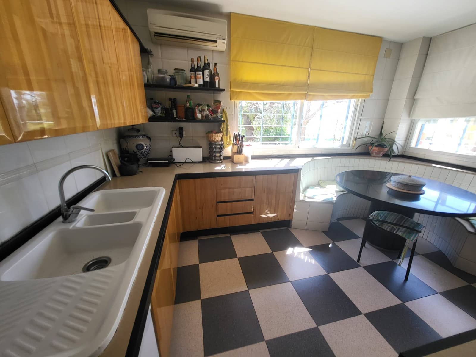 Villa til salgs i Albolote med svømmebasseng garasje - € 410 000 (Ref: 10175380)