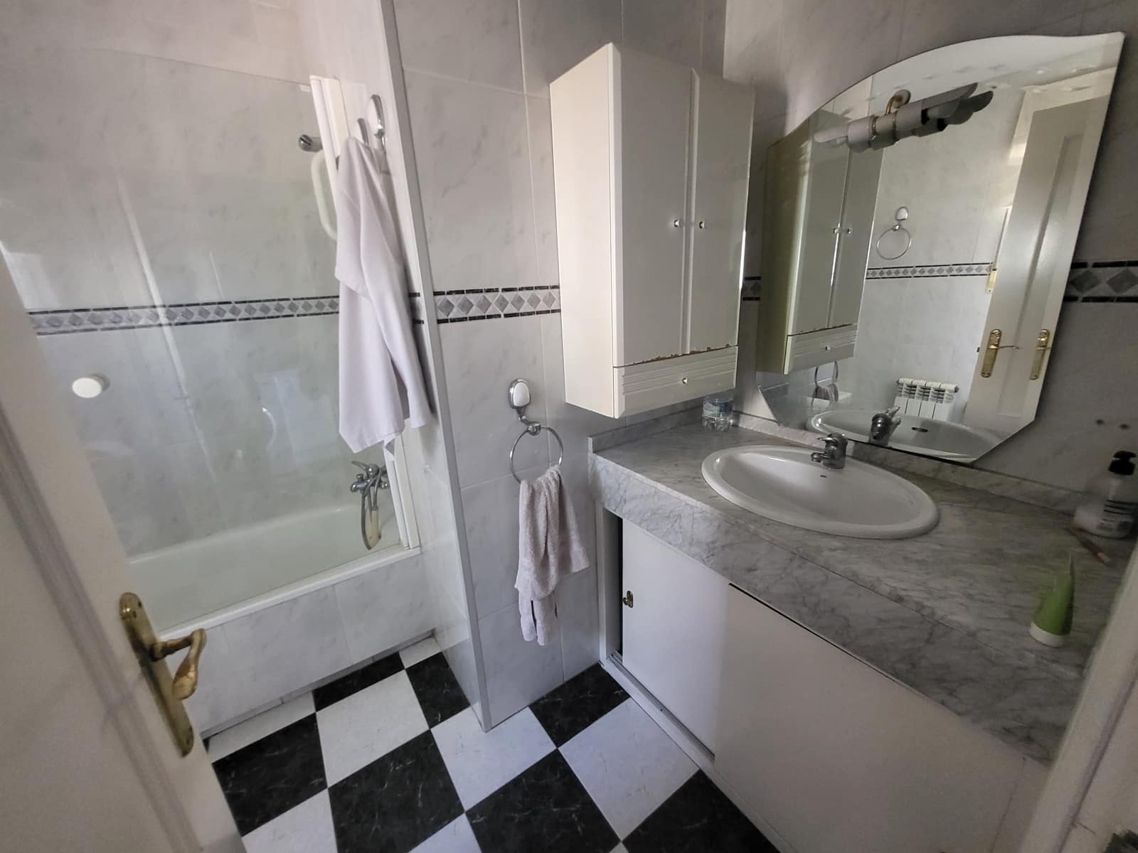 Villa til salgs i Albolote med svømmebasseng garasje - € 410 000 (Ref: 10175380)