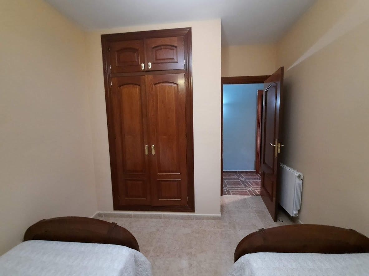 5 quarto Moradia para venda em Moclin com piscina garagem - 425 000 € (Ref: 10175575)