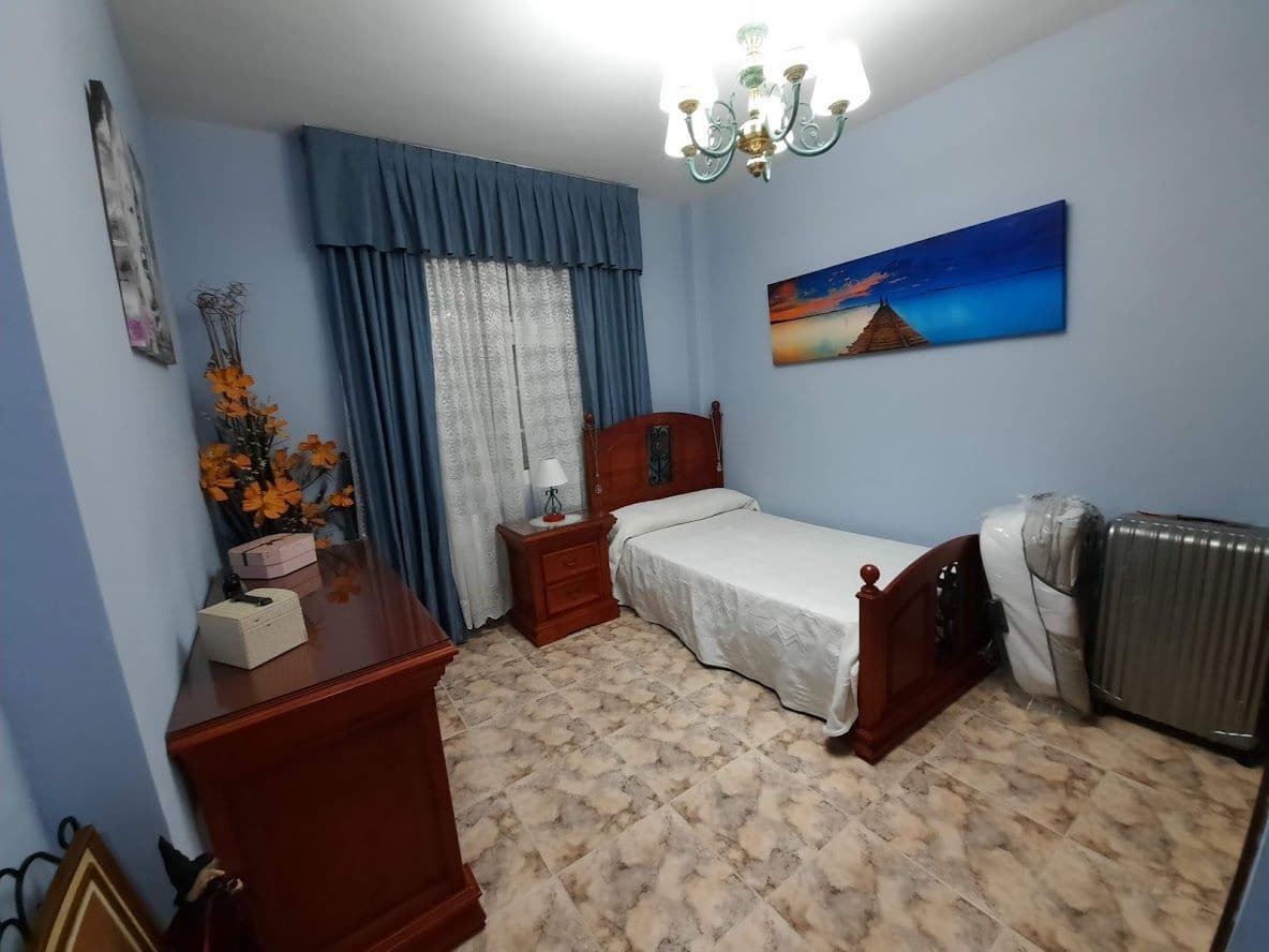 5 quarto Moradia para venda em Moclin com piscina garagem - 425 000 € (Ref: 10175575)
