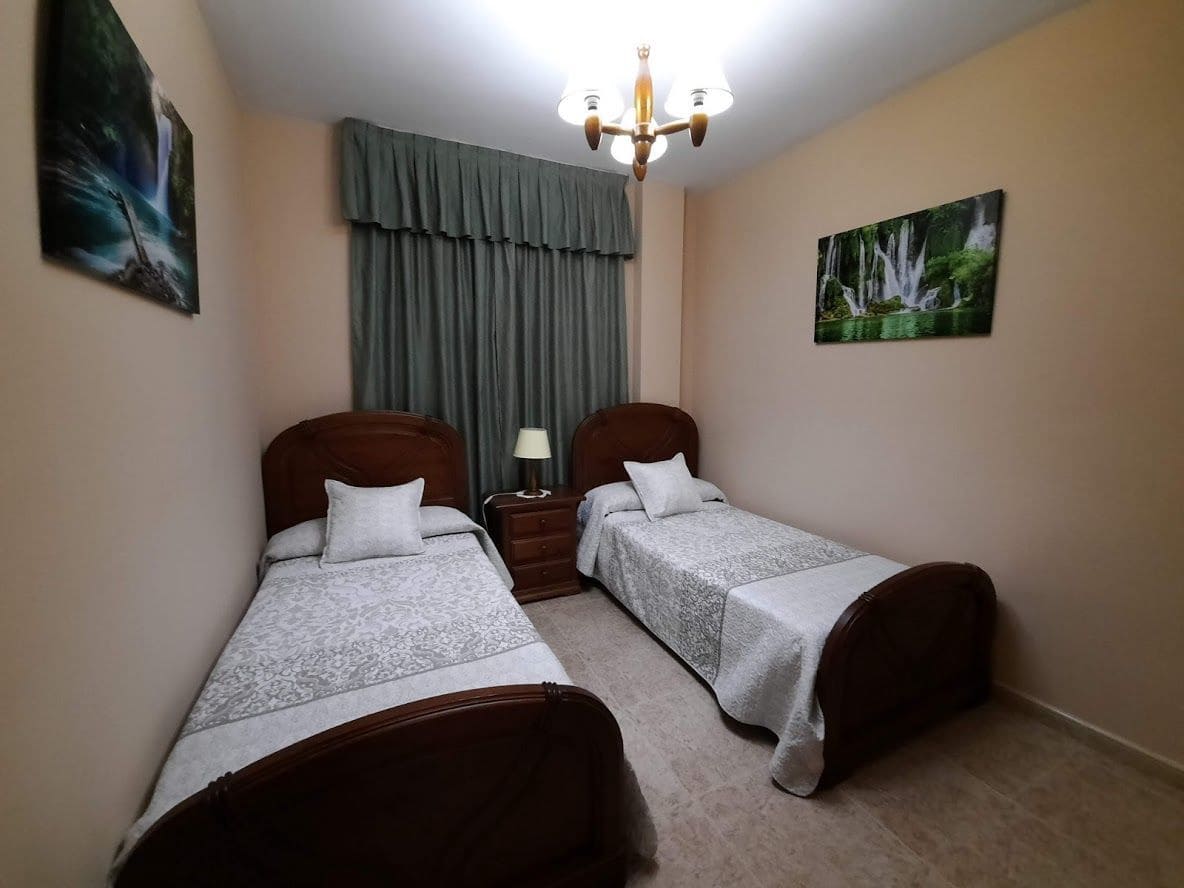 5 quarto Moradia para venda em Moclin com piscina garagem - 425 000 € (Ref: 10175575)