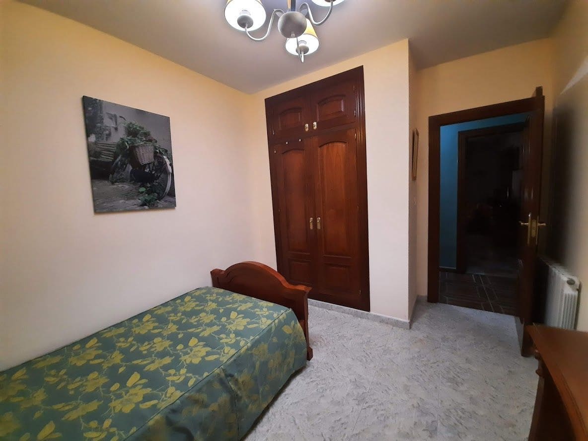 5 quarto Moradia para venda em Moclin com piscina garagem - 425 000 € (Ref: 10175575)
