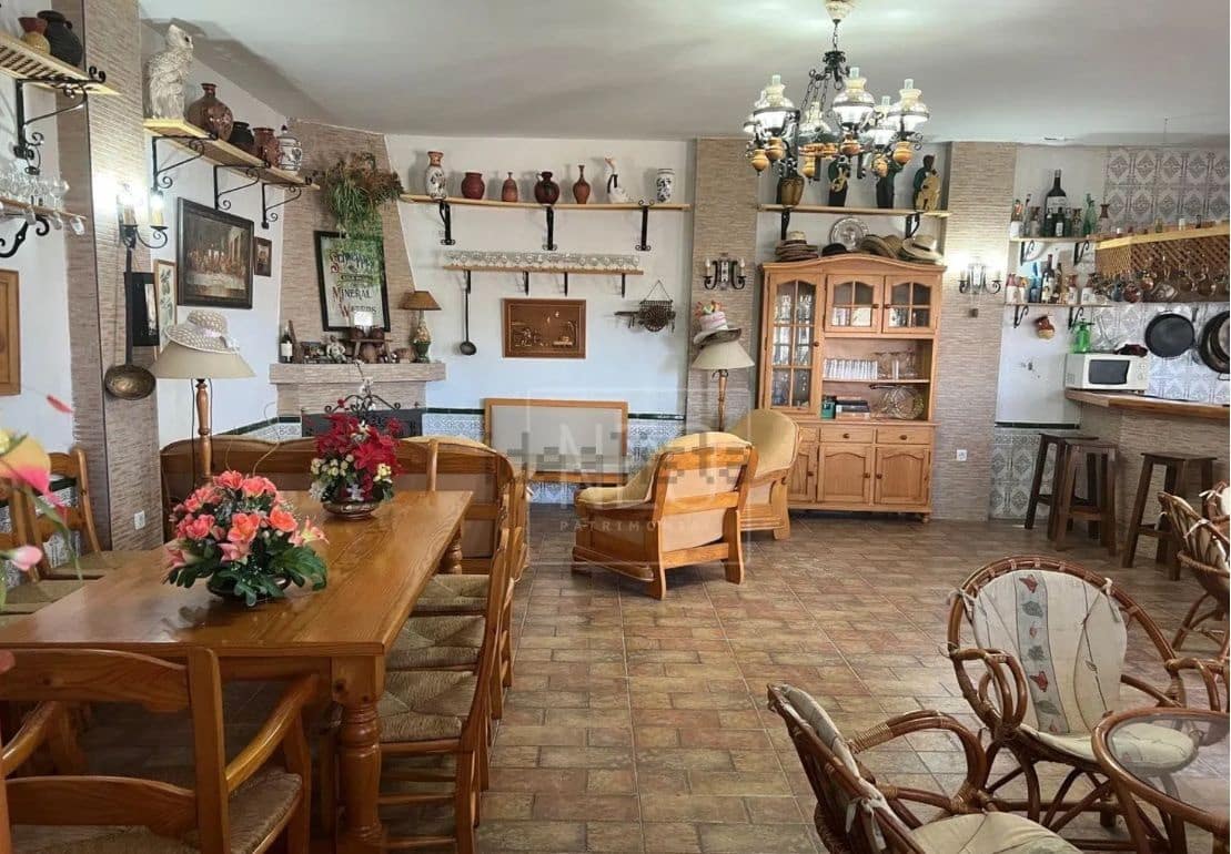 5 quarto Moradia para venda em Moclin com piscina garagem - 425 000 € (Ref: 10175575)