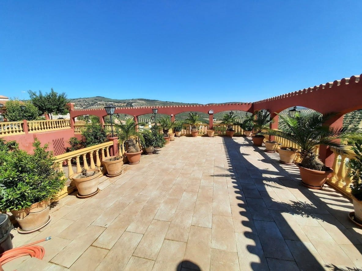 5 quarto Moradia para venda em Moclin com piscina garagem - 425 000 € (Ref: 10175575)