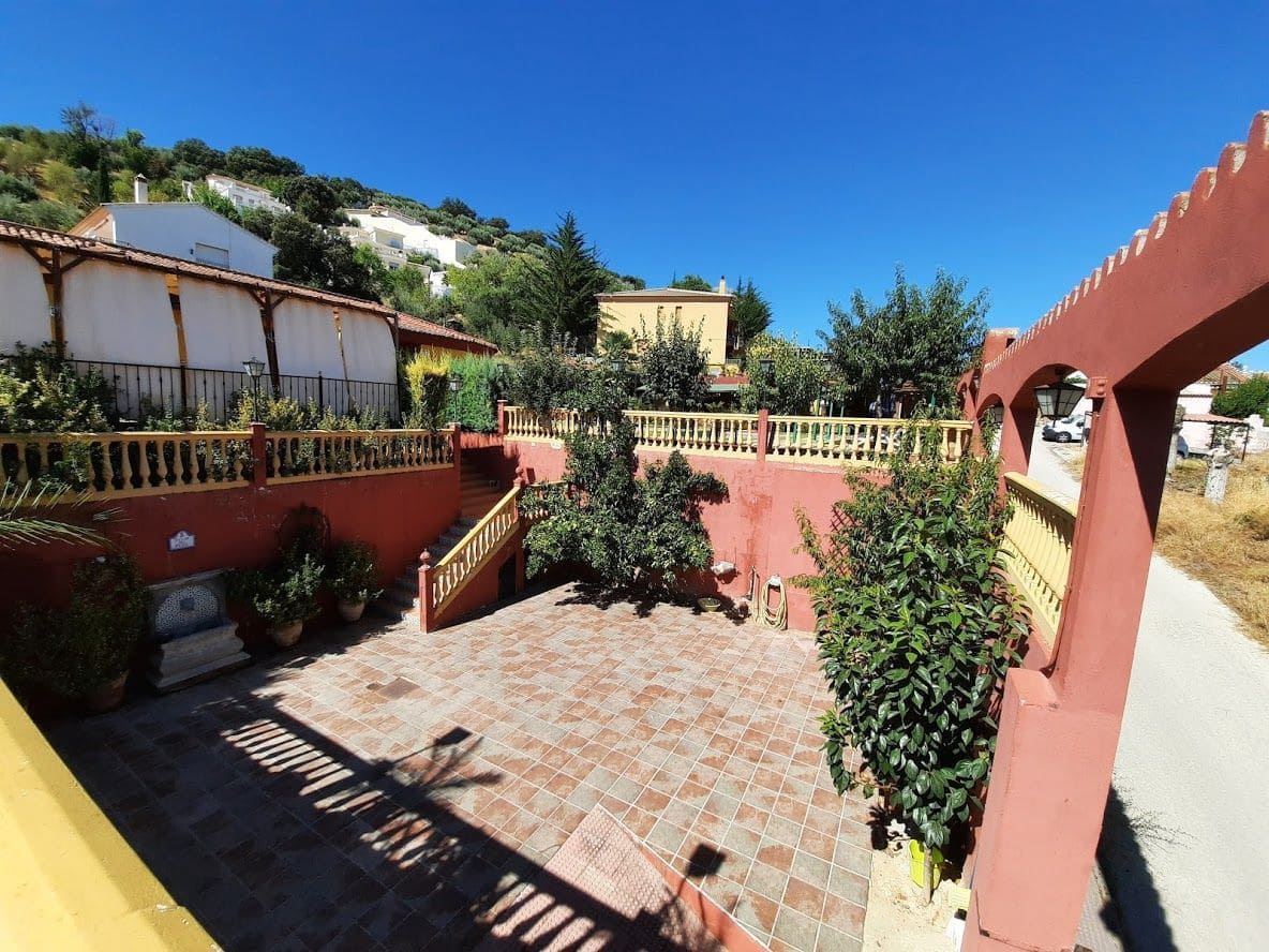 5 quarto Moradia para venda em Moclin com piscina garagem - 425 000 € (Ref: 10175575)