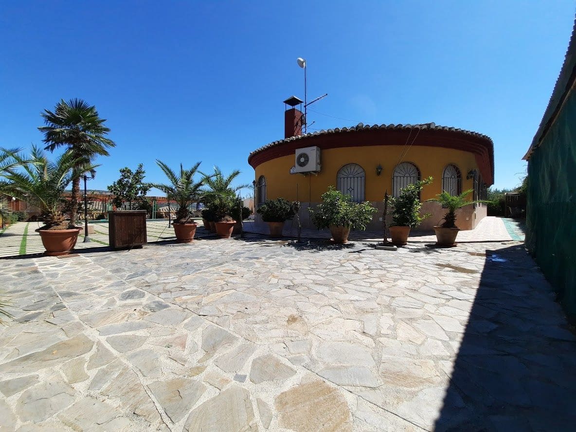 5 quarto Moradia para venda em Moclin com piscina garagem - 425 000 € (Ref: 10175575)