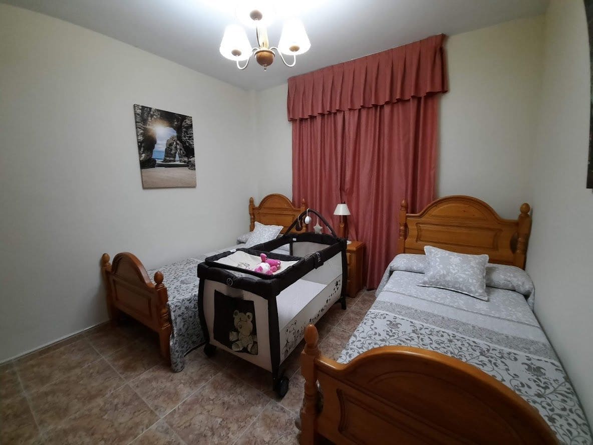 5 quarto Moradia para venda em Moclin com piscina garagem - 425 000 € (Ref: 10175575)