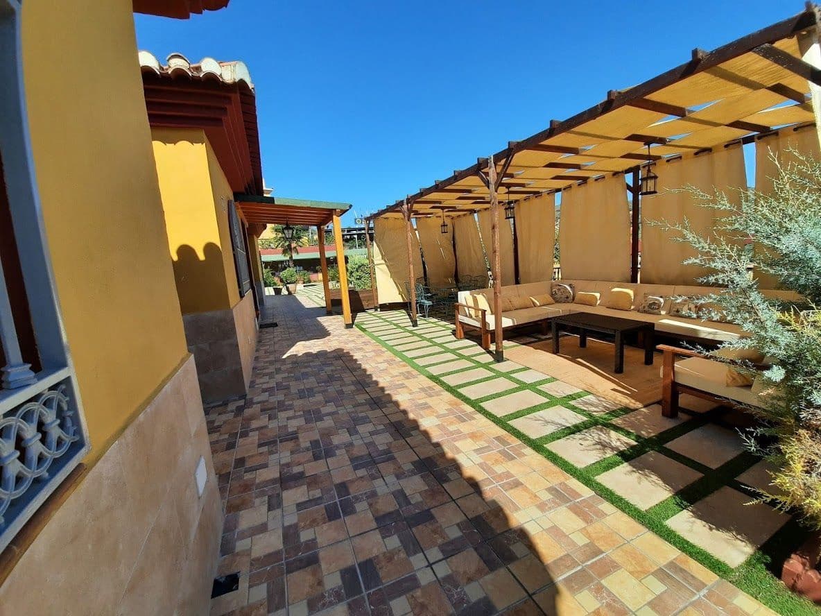 5 quarto Moradia para venda em Moclin com piscina garagem - 425 000 € (Ref: 10175575)
