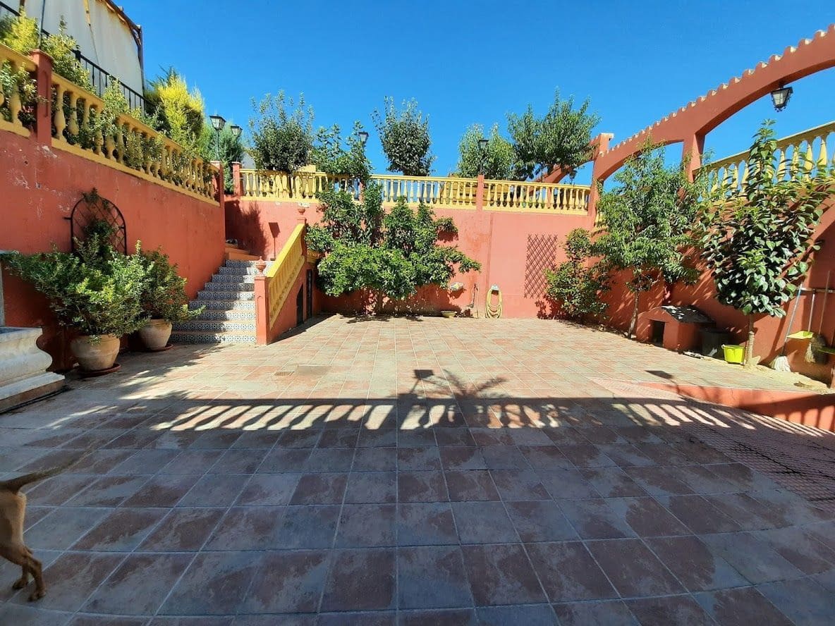 5 quarto Moradia para venda em Moclin com piscina garagem - 425 000 € (Ref: 10175575)