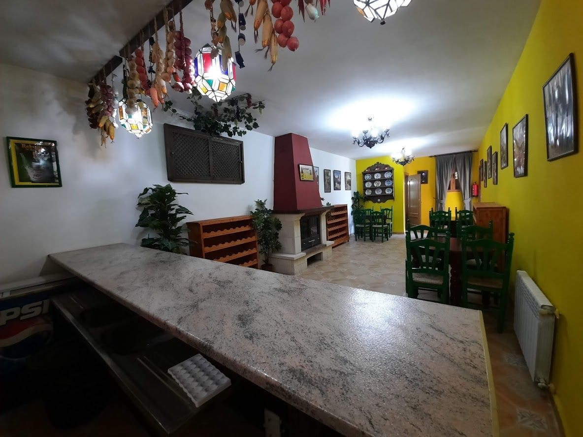 10 soveværelse Villa til salg i Moclin med swimmingpool garage - € 425.000 (Ref: 10175576)