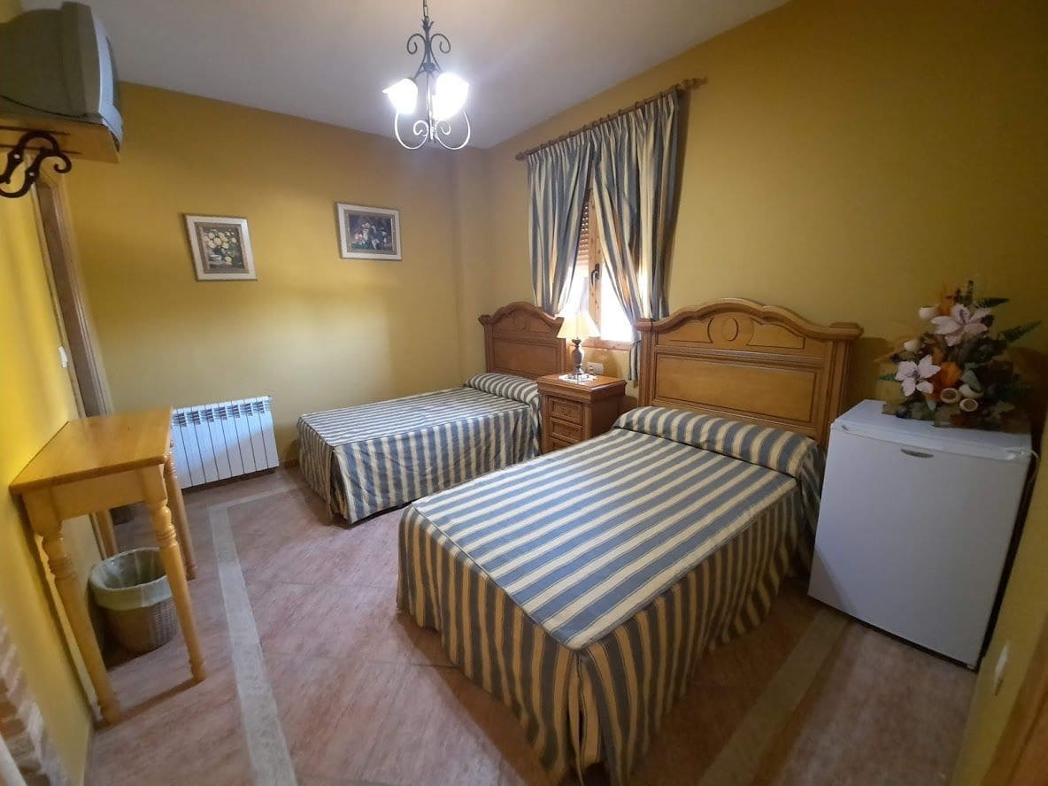 10 soveværelse Villa til salg i Moclin med swimmingpool garage - € 425.000 (Ref: 10175576)