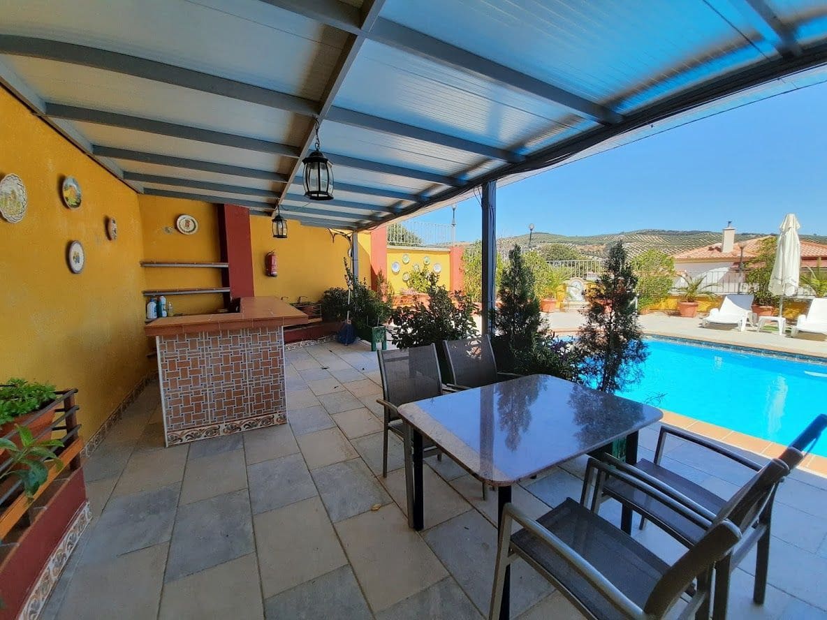 10 soveværelse Villa til salg i Moclin med swimmingpool garage - € 425.000 (Ref: 10175576)