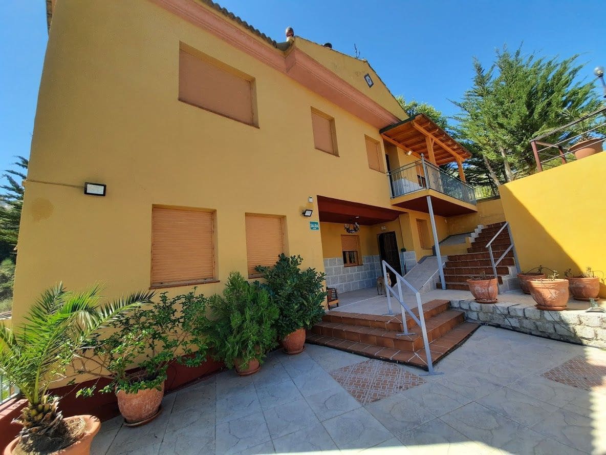 10 soveværelse Villa til salg i Moclin med swimmingpool garage - € 425.000 (Ref: 10175576)