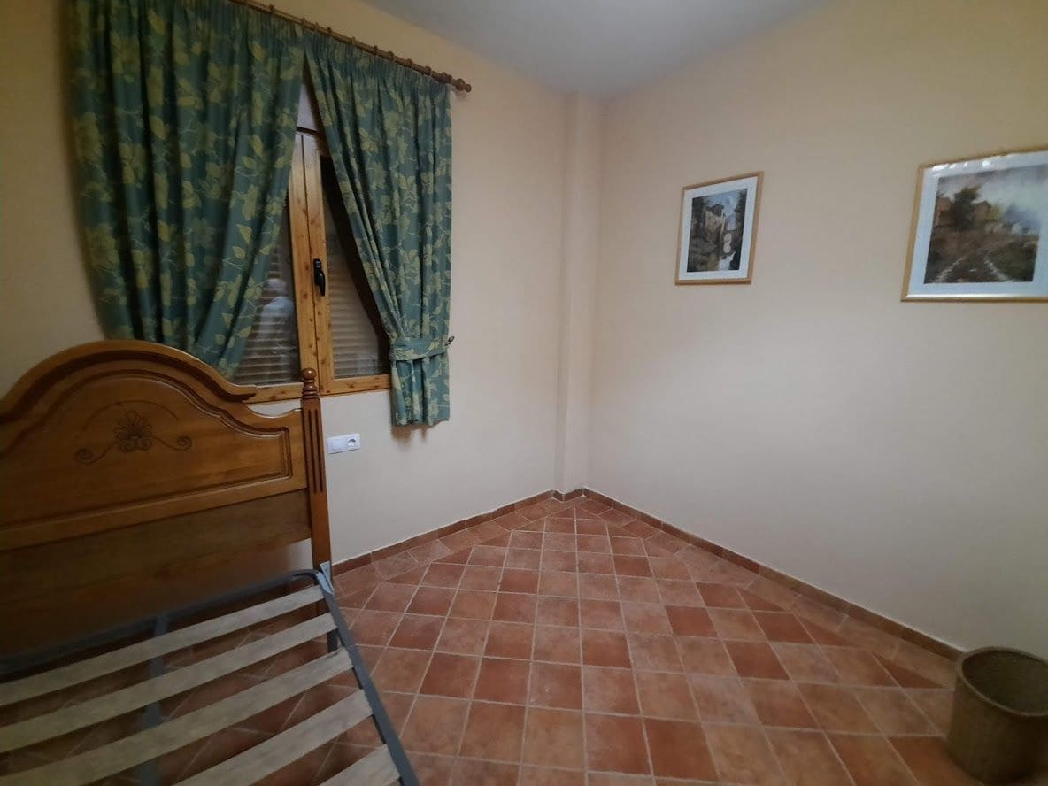 10 soveværelse Villa til salg i Moclin med swimmingpool garage - € 425.000 (Ref: 10175576)
