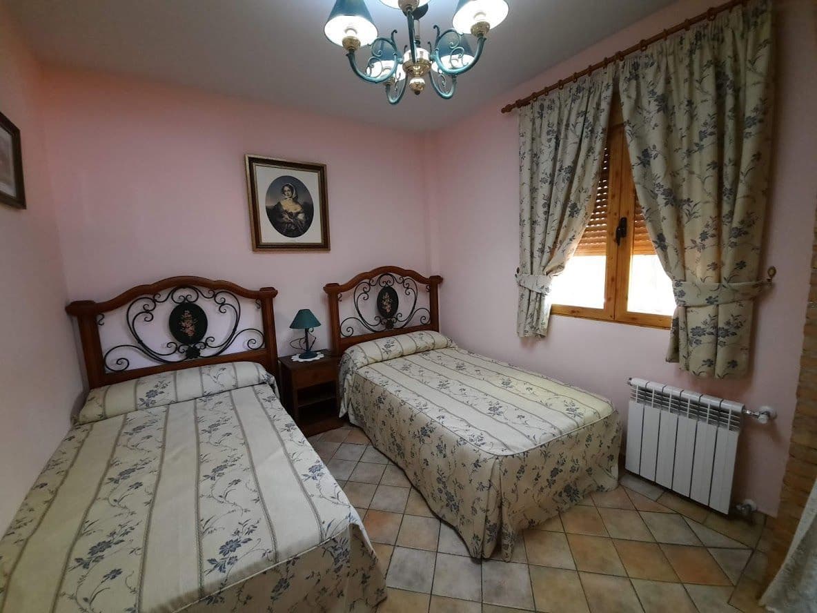 10 soveværelse Villa til salg i Moclin med swimmingpool garage - € 425.000 (Ref: 10175576)