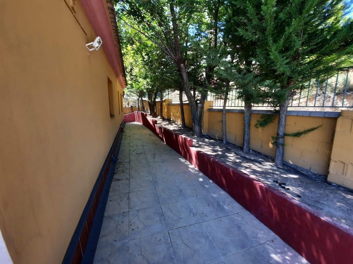 10 soveværelse Villa til salg i Moclin med swimmingpool garage - € 425.000 (Ref: 10175576)