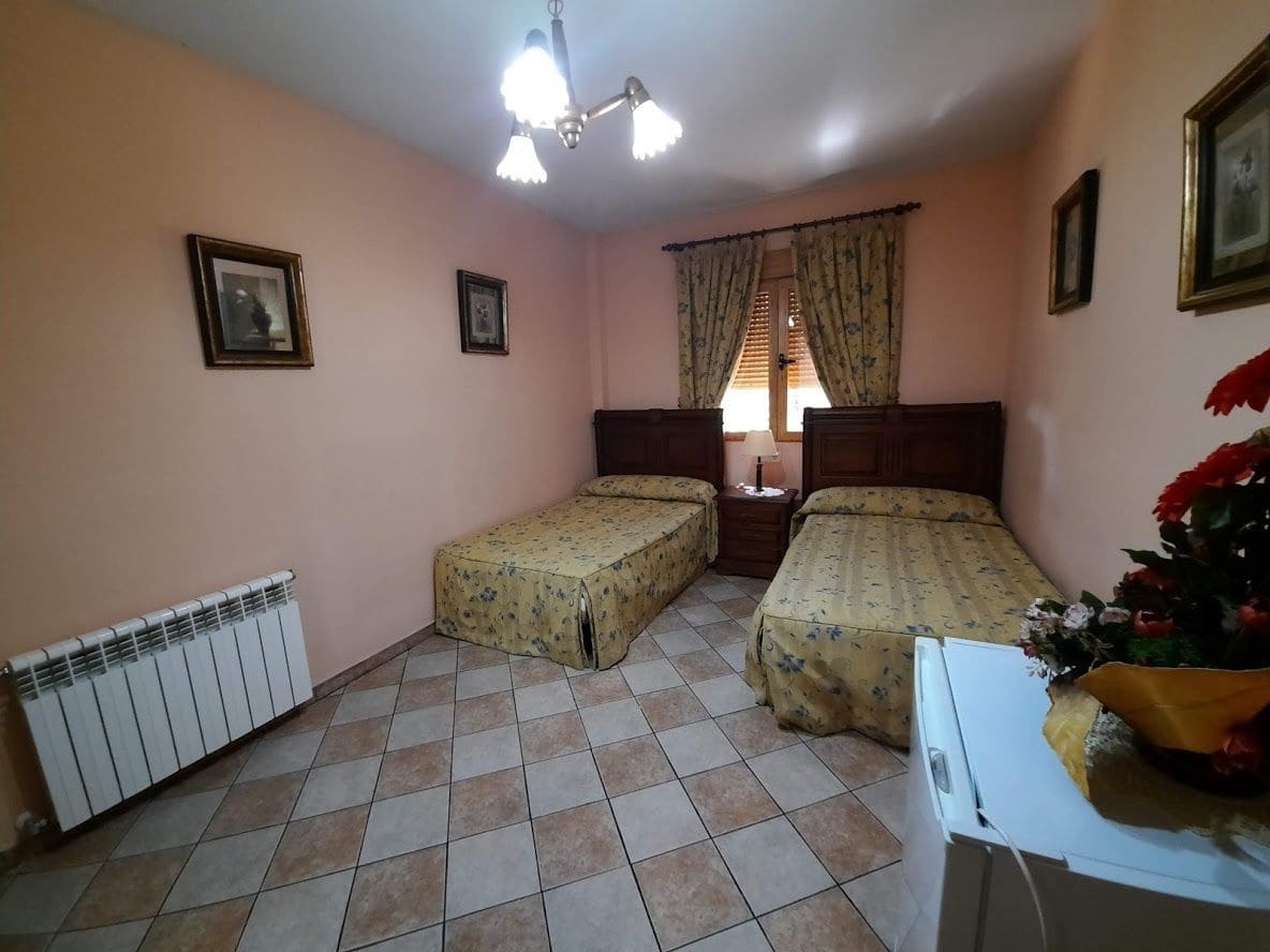 10 soveværelse Villa til salg i Moclin med swimmingpool garage - € 425.000 (Ref: 10175576)