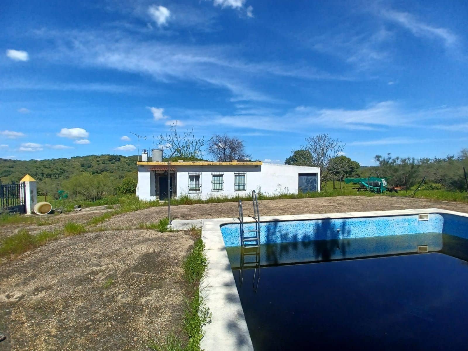 3 soverom Finca/Herregård til salgs i Guillena med svømmebasseng garasje - € 104 000 (Ref: 8935664)