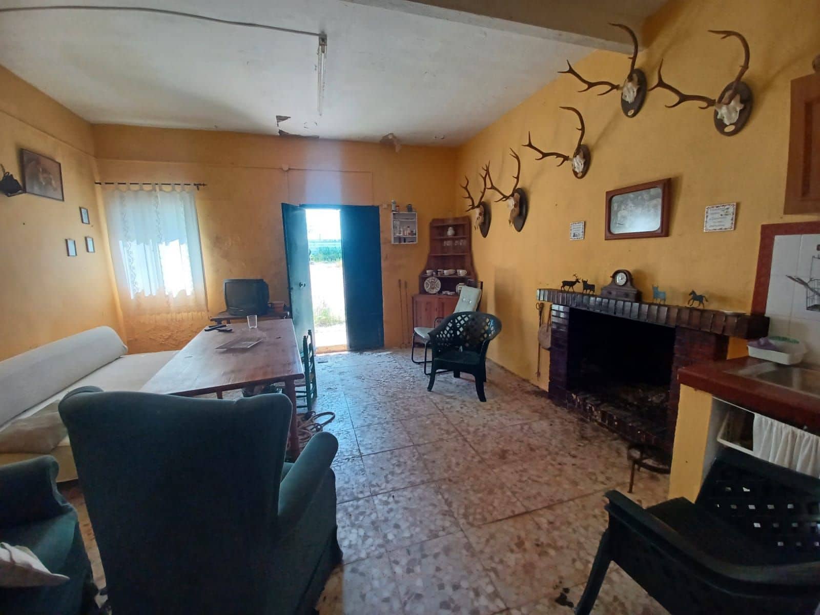 3 soverom Finca/Herregård til salgs i Guillena med svømmebasseng garasje - € 104 000 (Ref: 8935664)