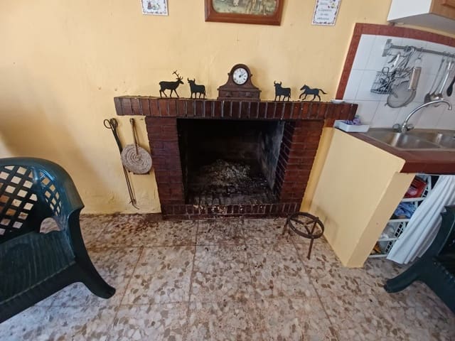 3 soverom Finca/Herregård til salgs i Guillena med svømmebasseng garasje - € 104 000 (Ref: 8935664)