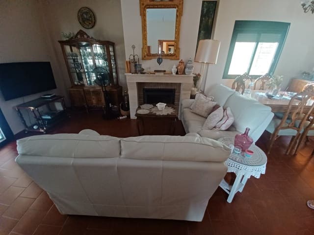 4 bedroom Villa for sale in Castilblanco de los Arroyos with pool garage - € 280,000 (Ref: 9254708)