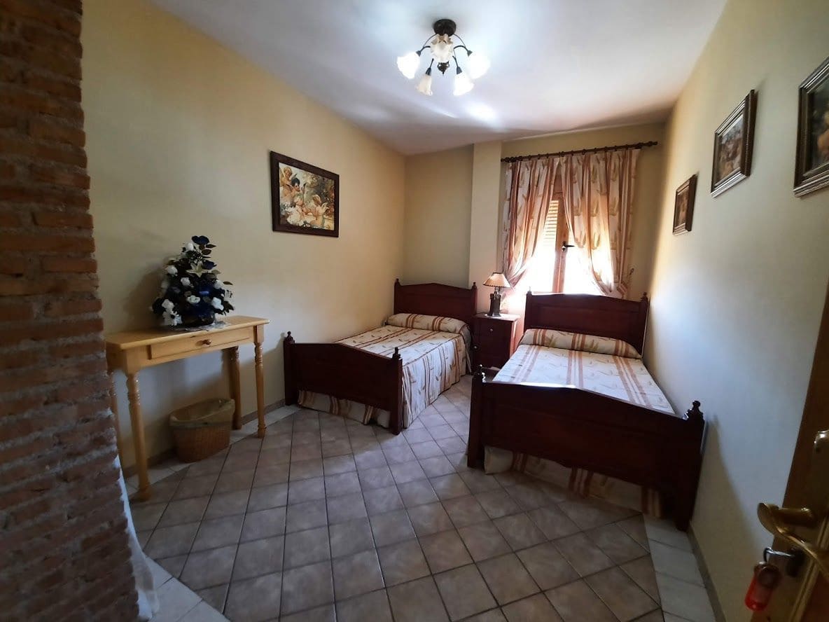 10 soveværelse Villa til salg i Moclin - € 600.000 (Ref: 9385115)