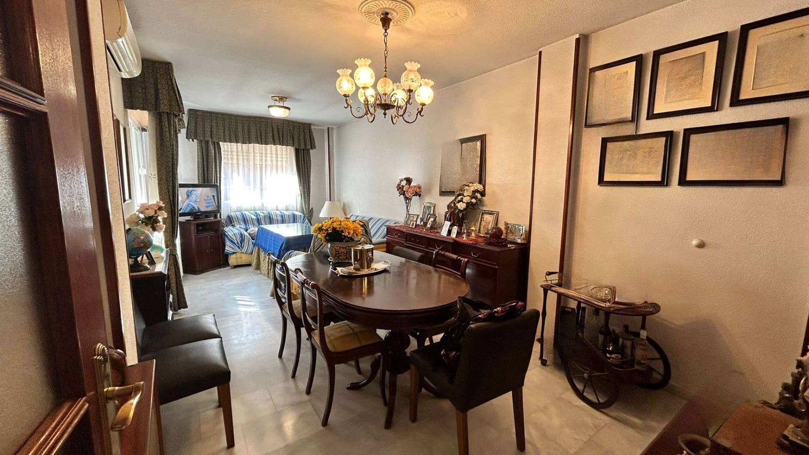 4 slaapkamer Halfvrijstaande villa te koop in Granada stad met garage - € 360.000 (Ref: 9861523)