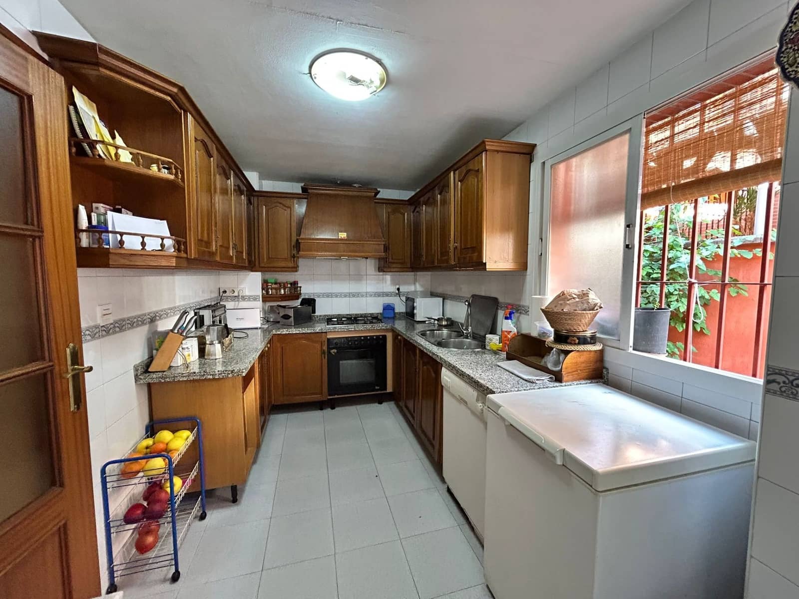 4 slaapkamer Halfvrijstaande villa te koop in Granada stad met garage - € 360.000 (Ref: 9861523)