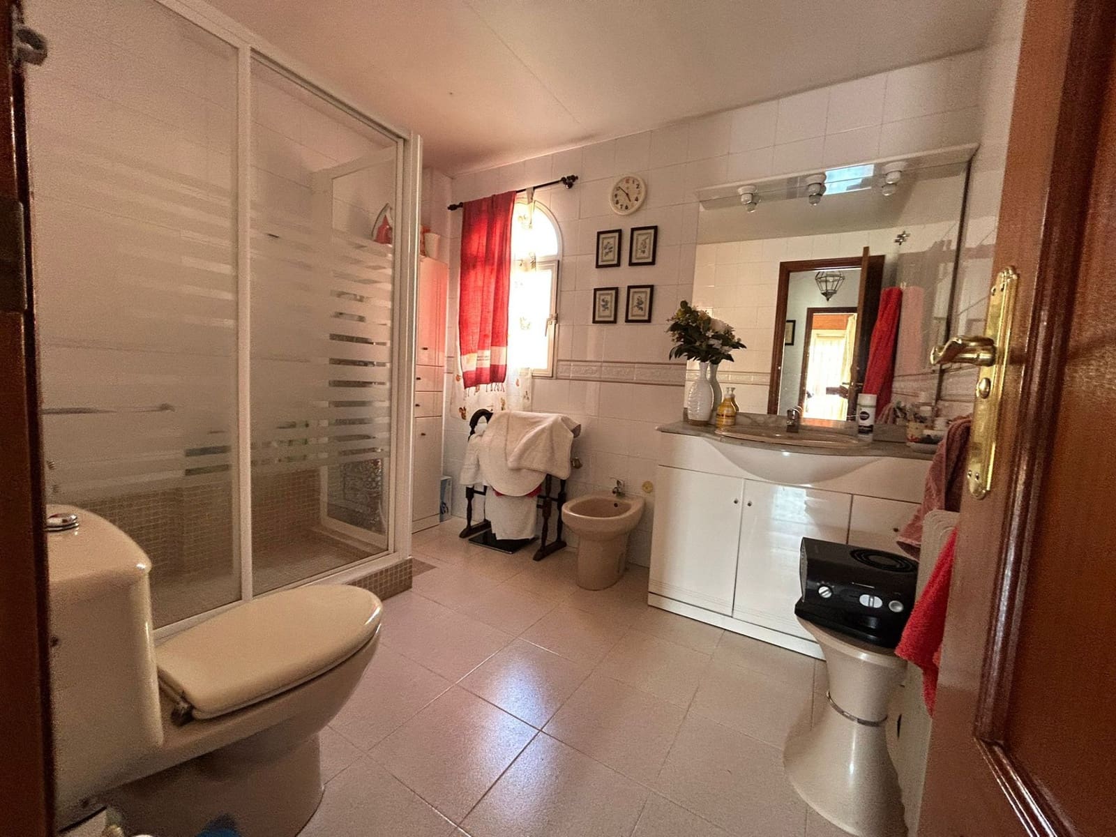 4 slaapkamer Halfvrijstaande villa te koop in Granada stad met garage - € 360.000 (Ref: 9861523)