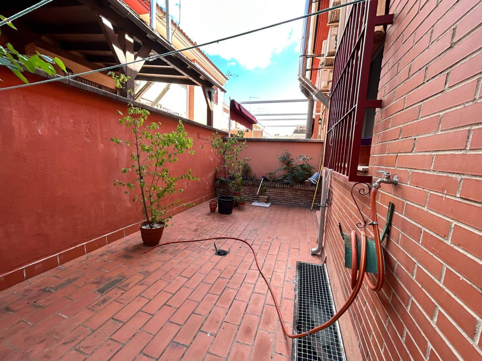 4 slaapkamer Halfvrijstaande villa te koop in Granada stad met garage - € 360.000 (Ref: 9861523)