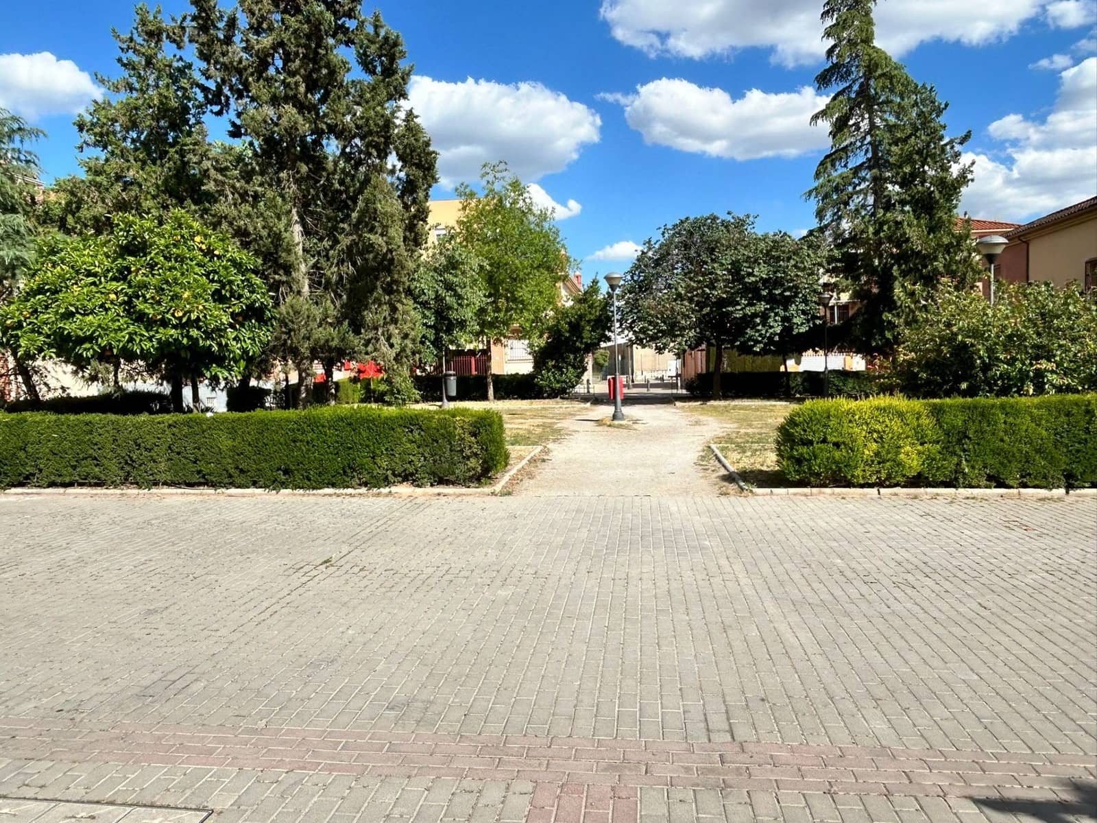 4 slaapkamer Halfvrijstaande villa te koop in Granada stad met garage - € 360.000 (Ref: 9861523)