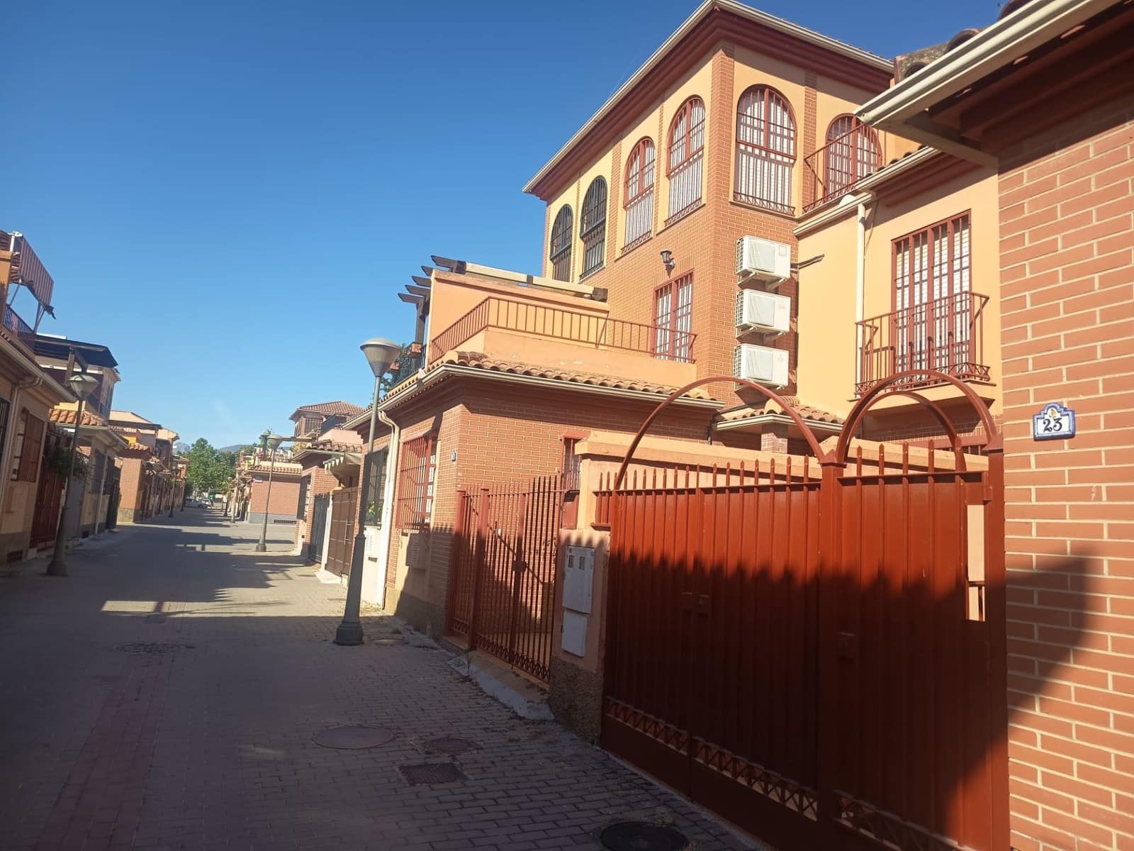 4 slaapkamer Halfvrijstaande villa te koop in Granada stad met garage - € 360.000 (Ref: 9861523)