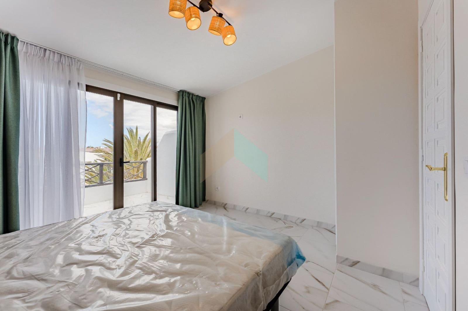 2 soveværelse Byhus til salg i Costa del Silencio med swimmingpool garage - € 325.000 (Ref: 8927263)