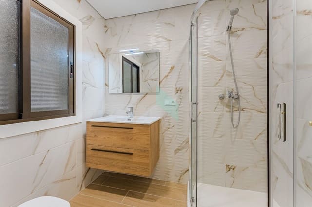 2 slaapkamer Huis te koop in Costa del Silencio, Arona met zwembad garage - € 325.000 (Ref: 8927263)